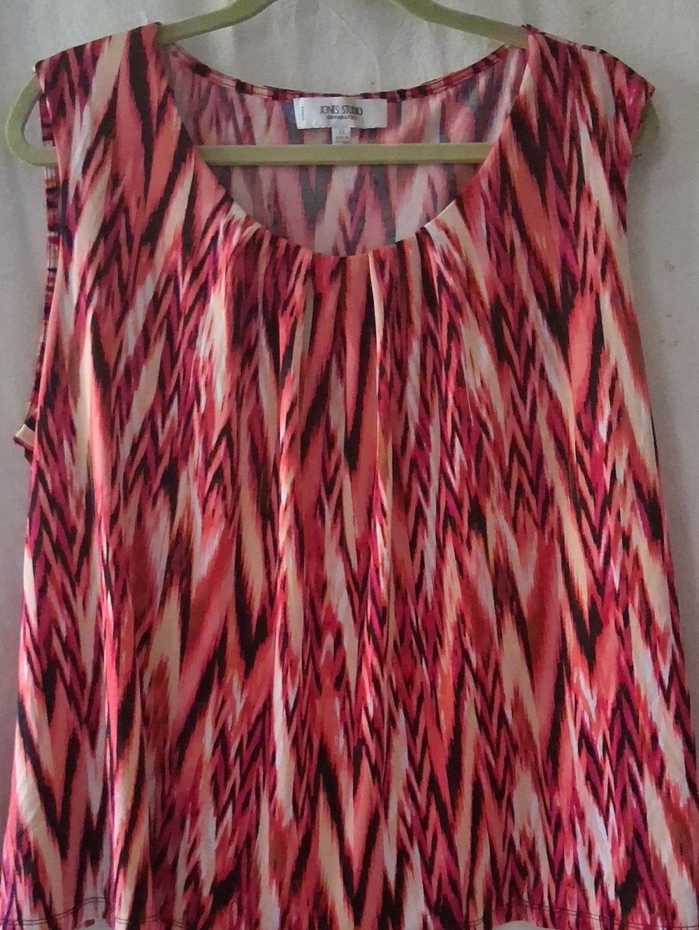 Jones Studio Coral & Pink Ikat-Print Sleeveless Tank